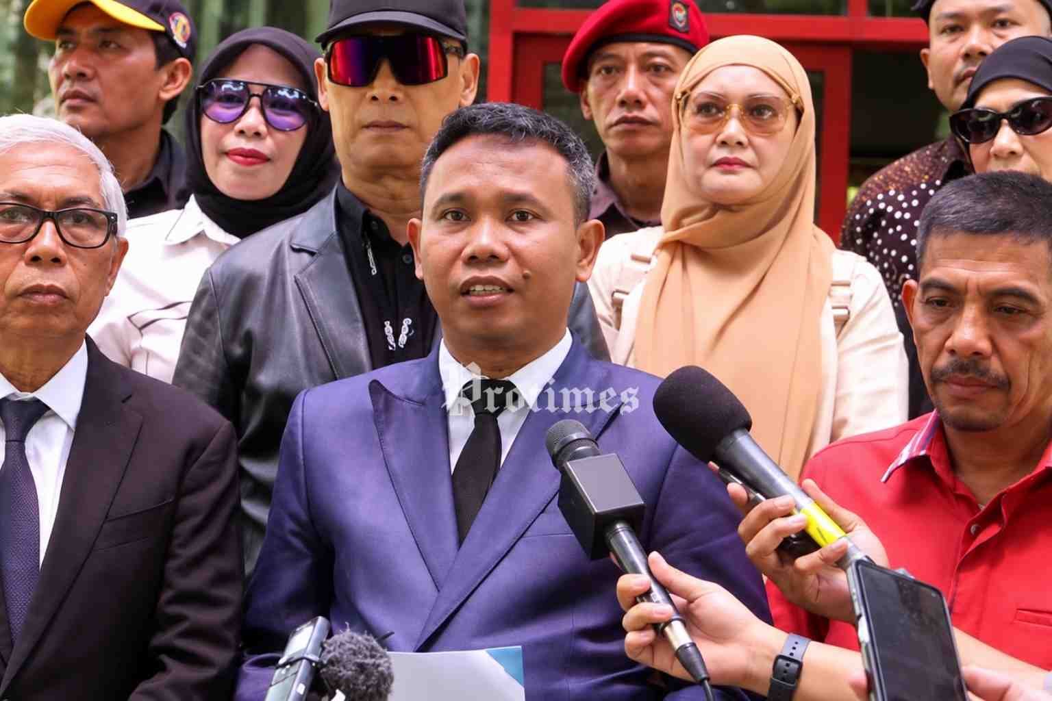 Aktivis mendatangi kantor DPP Partai Gerindra untuk meminta audiensi terkait putusan MK tentang Gibran.