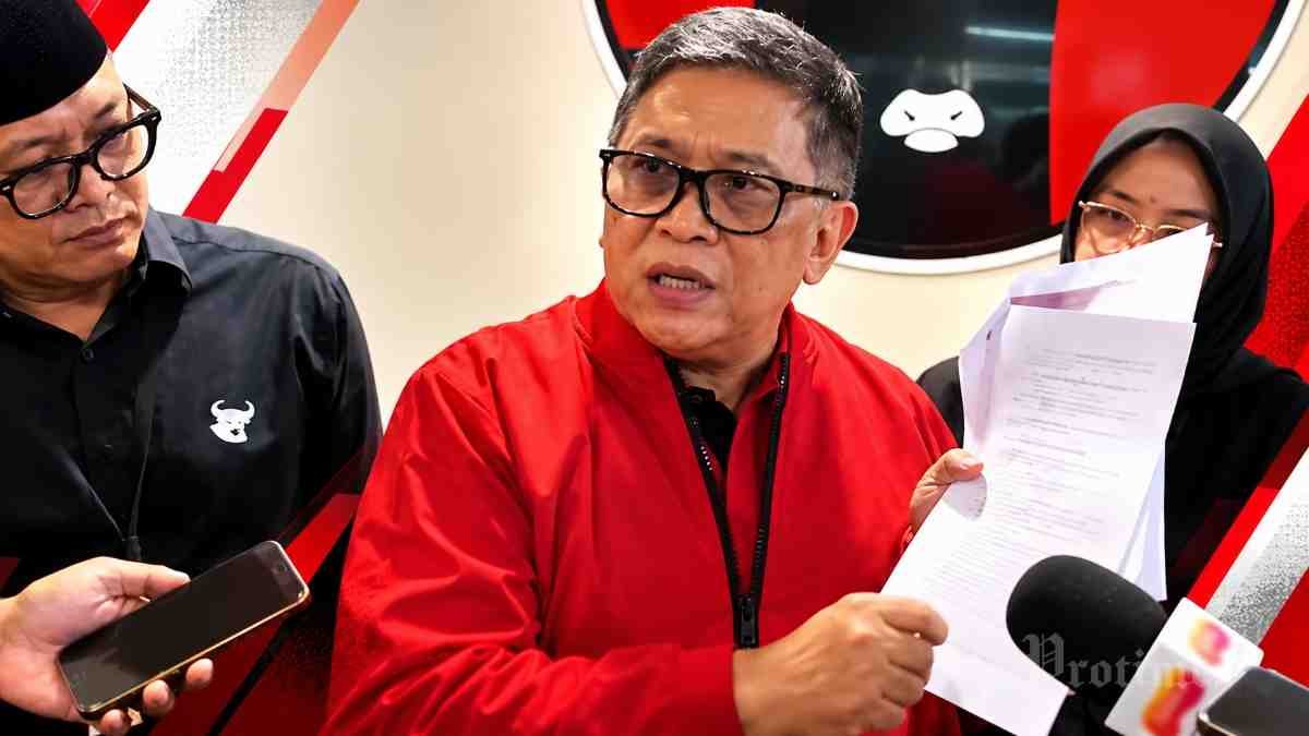 Hasto Kristiyanto menyoroti polemik ijazah Gibran dan dampaknya terhadap pemerintahan Prabowo.