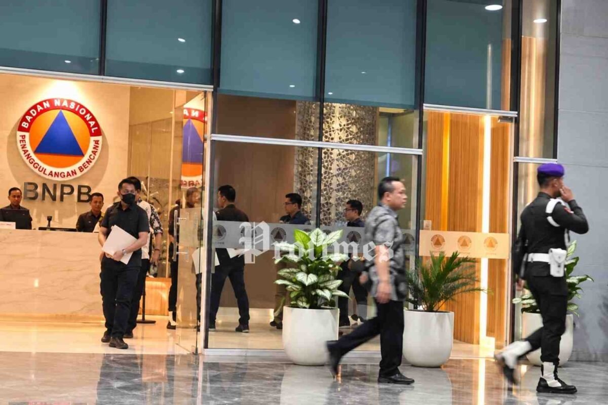 OTT KPK di BNPB mengamankan 14 orang dan menyita uang Rp1,4 miliar serta emas.