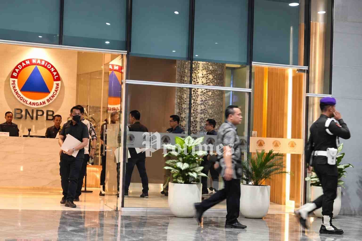 OTT KPK di BNPB mengamankan 14 orang dan menyita uang Rp1,4 miliar serta emas.